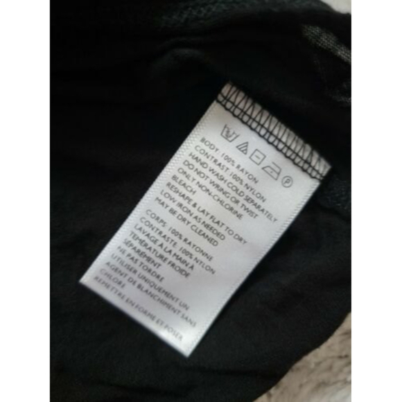 ✨️CL Silence + Noise Black Lace High Collar Keyhole Sleeveless Top Size S - Picture 9 of 9